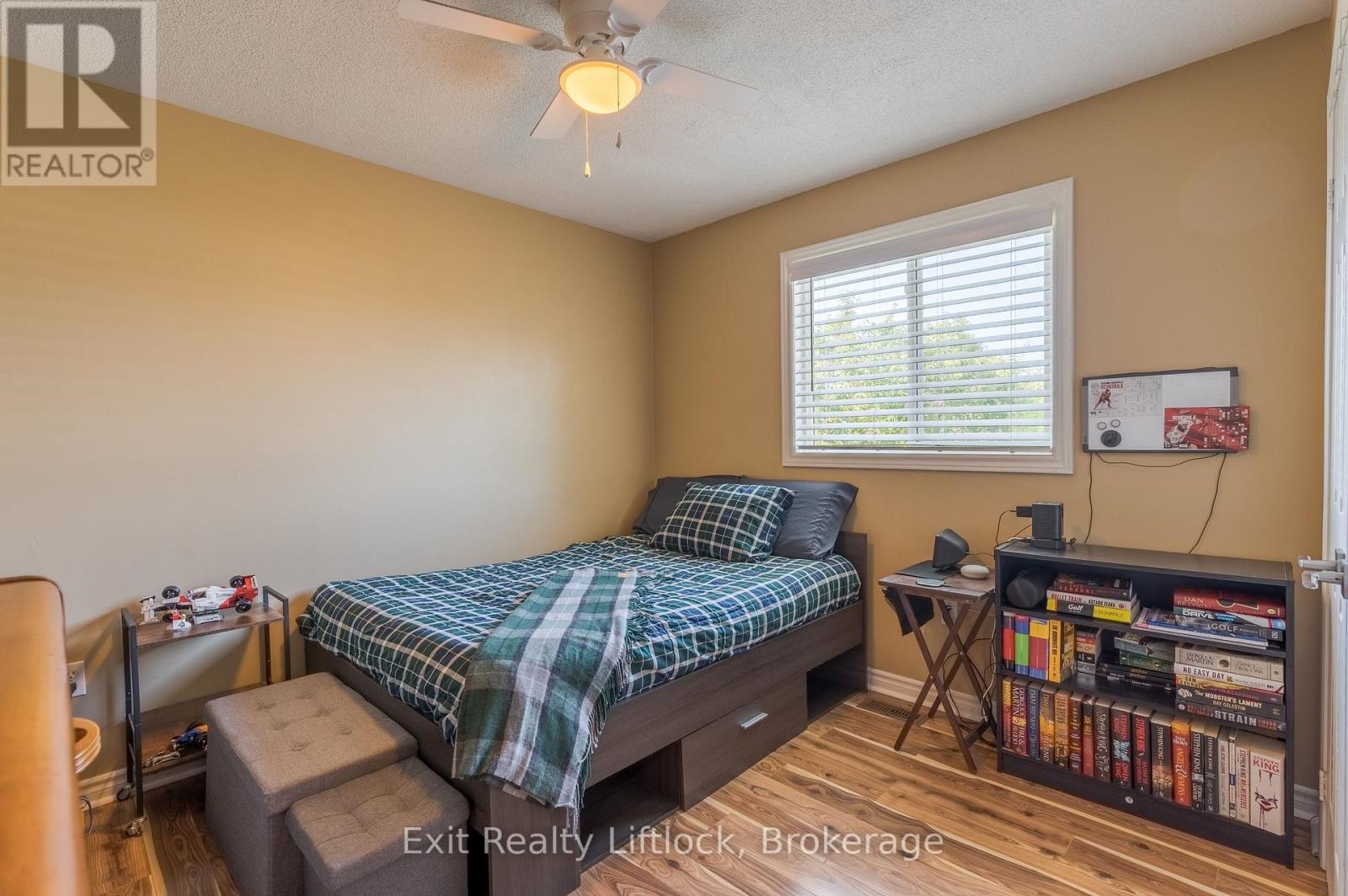 8 WILKINS CRESCENT - 35