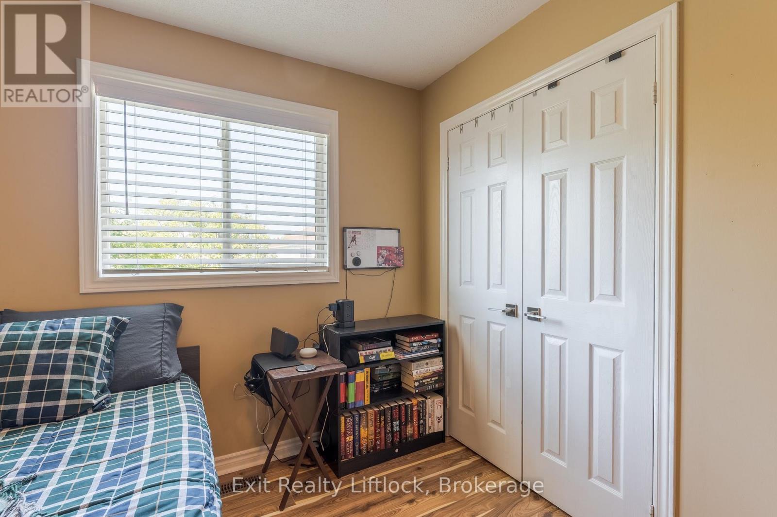 8 WILKINS CRESCENT - 36