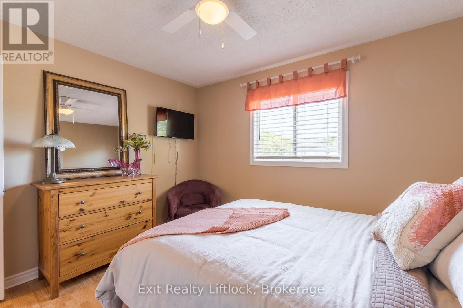 8 WILKINS CRESCENT - 39