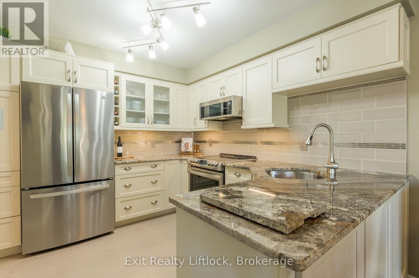 8 WILKINS CRESCENT - 6