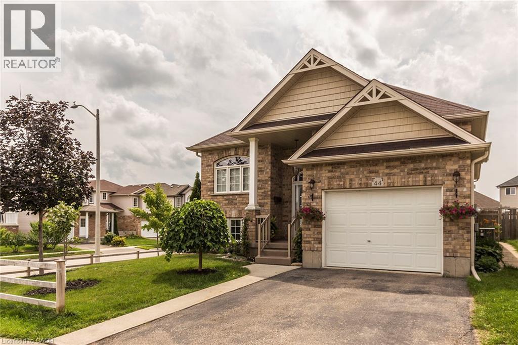 44 LEMON GRASS Street - 2