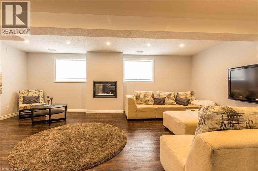 44 LEMON GRASS Street - 31