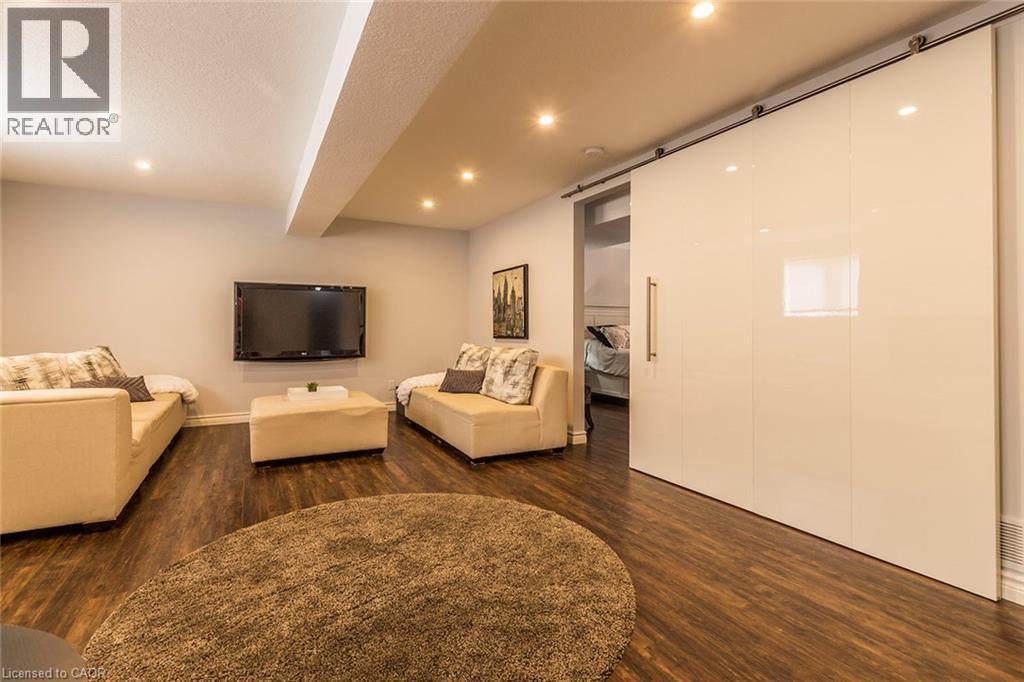44 LEMON GRASS Street - 32