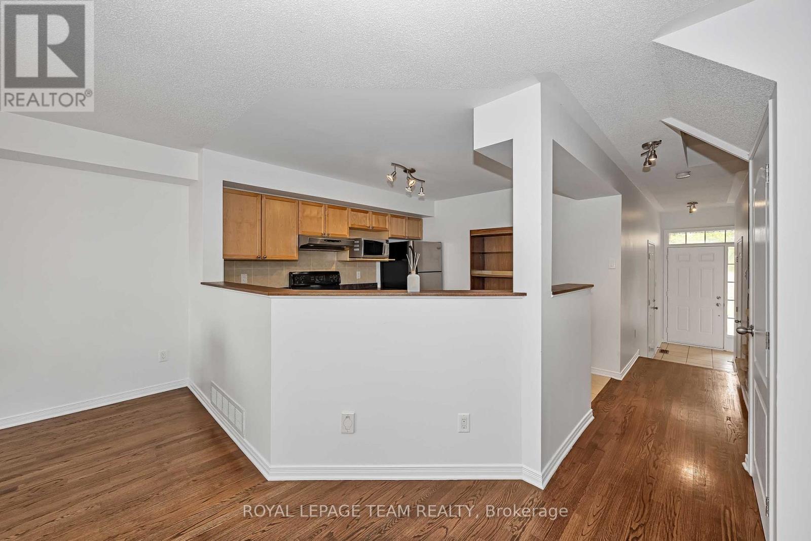Condos for Rent in Ottawa – 323 FREEDOM PRIVATE, Ottawa – By Peter Sagos - Image 7