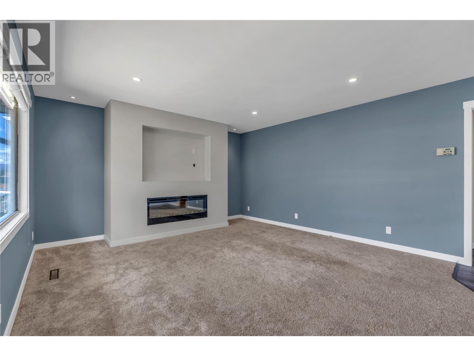 5775 Main Street - 12