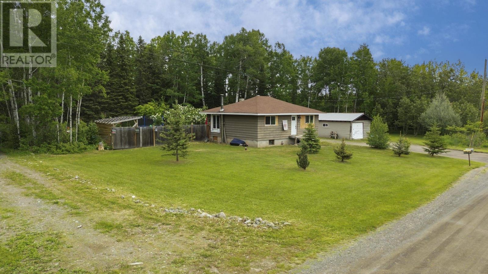 6 Hume Rd W - 1