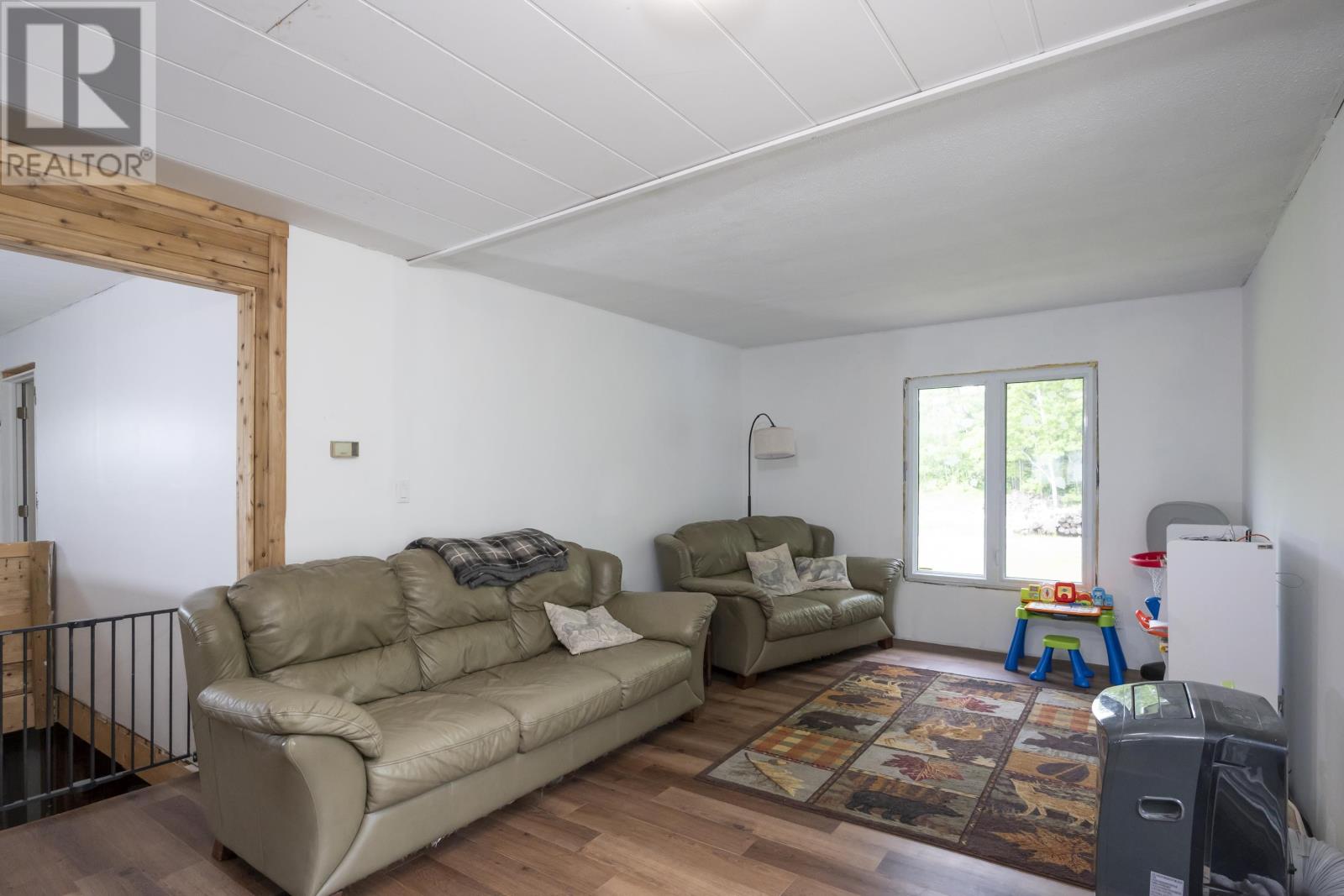 6 Hume Rd W - 10
