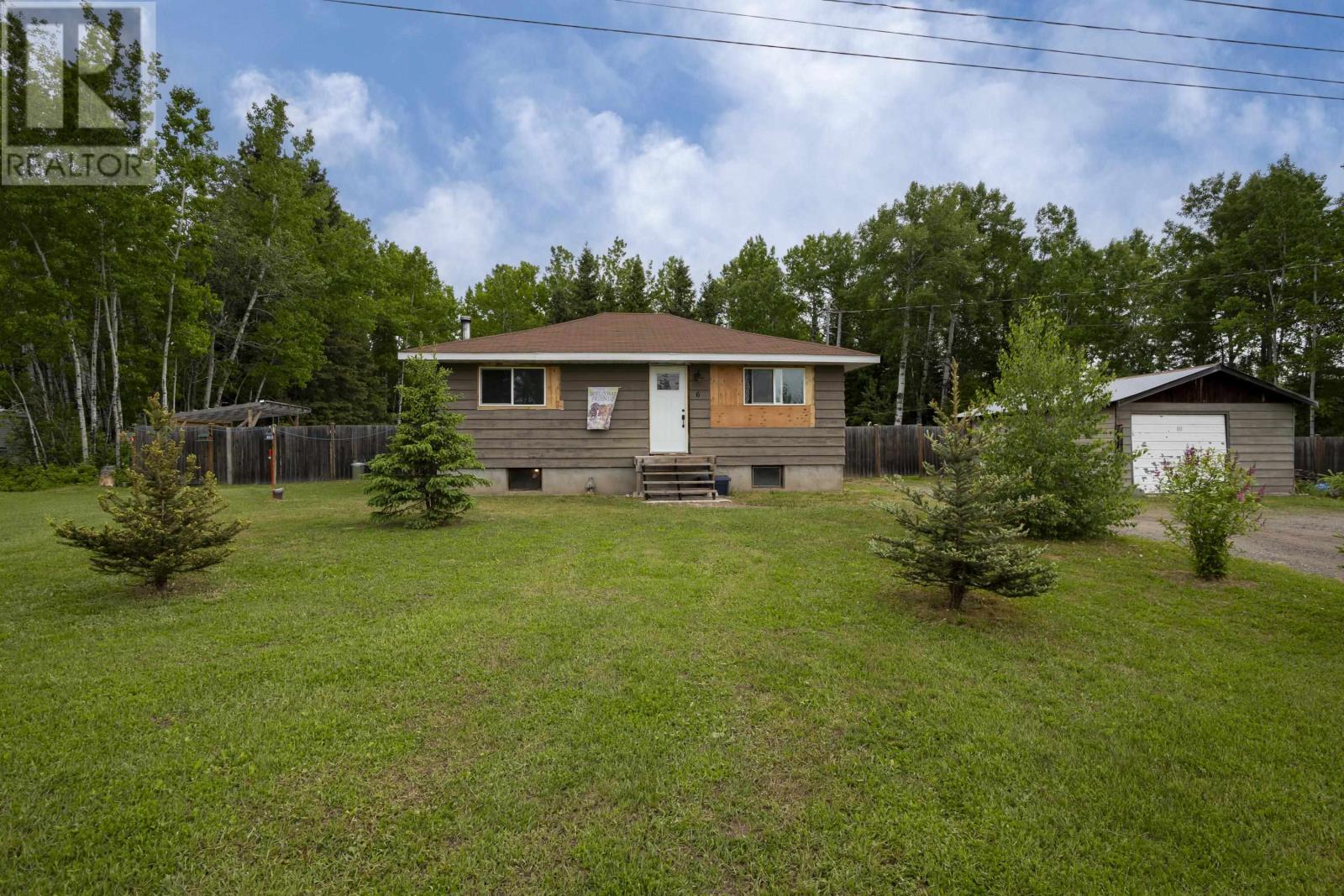6 Hume Rd W - 2