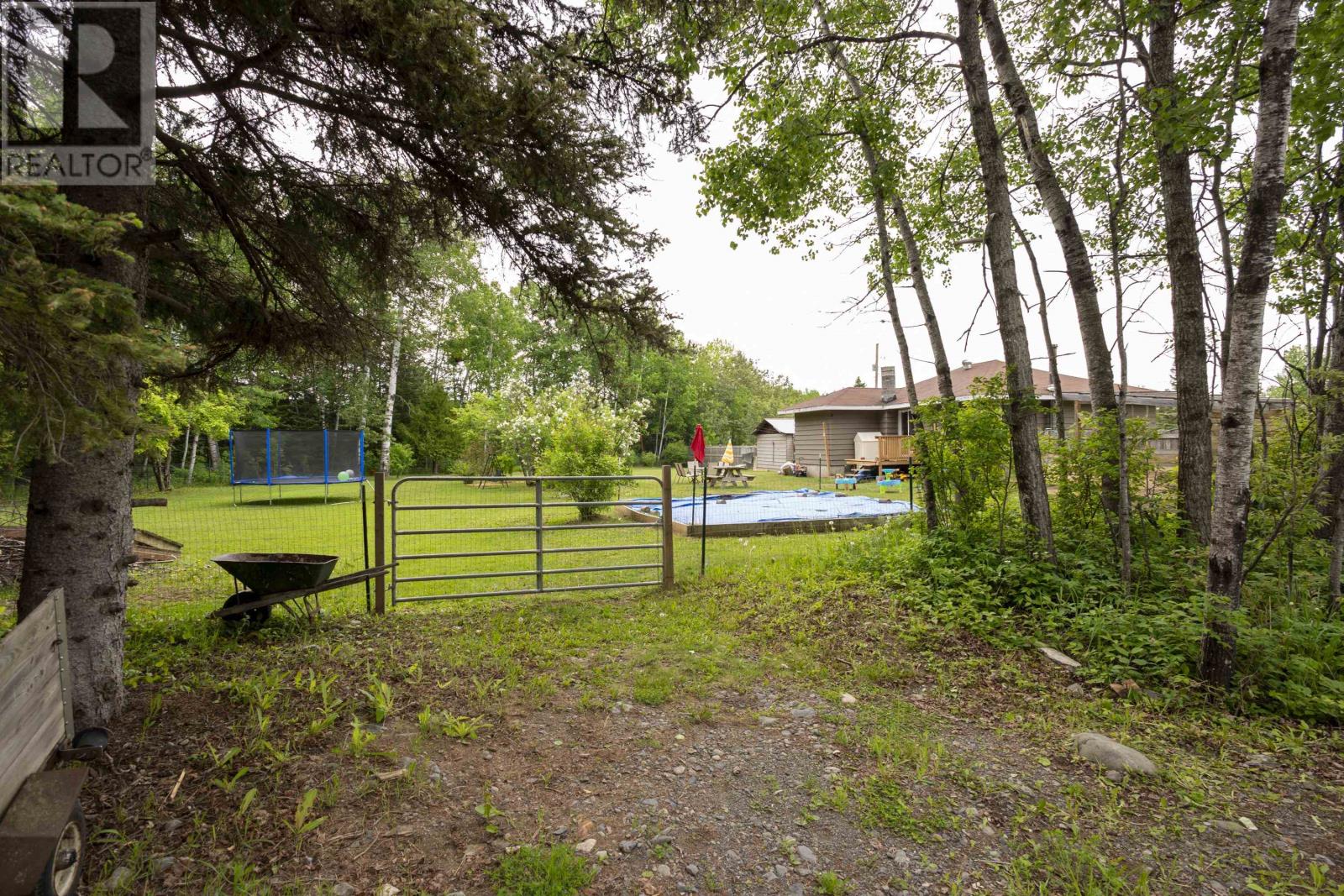 6 Hume Rd W - 21