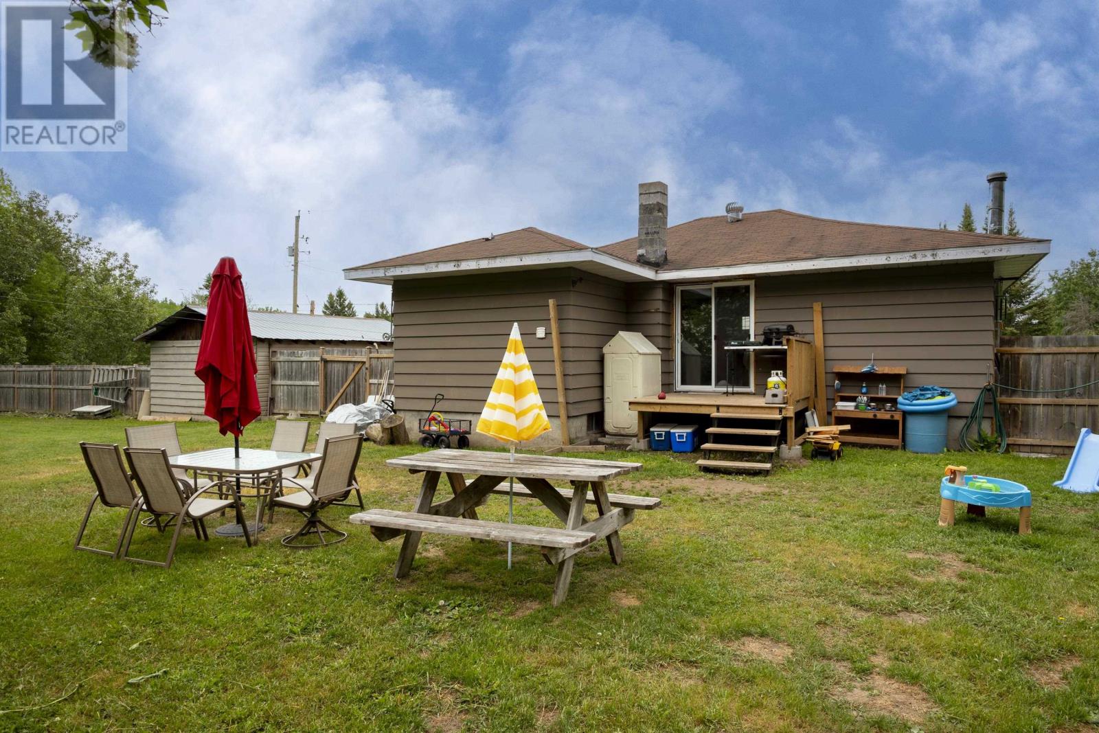 6 Hume Rd W - 6
