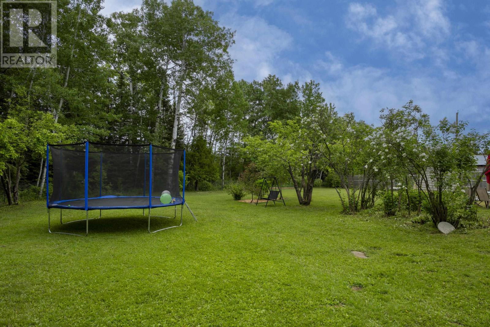 6 Hume Rd W - 7