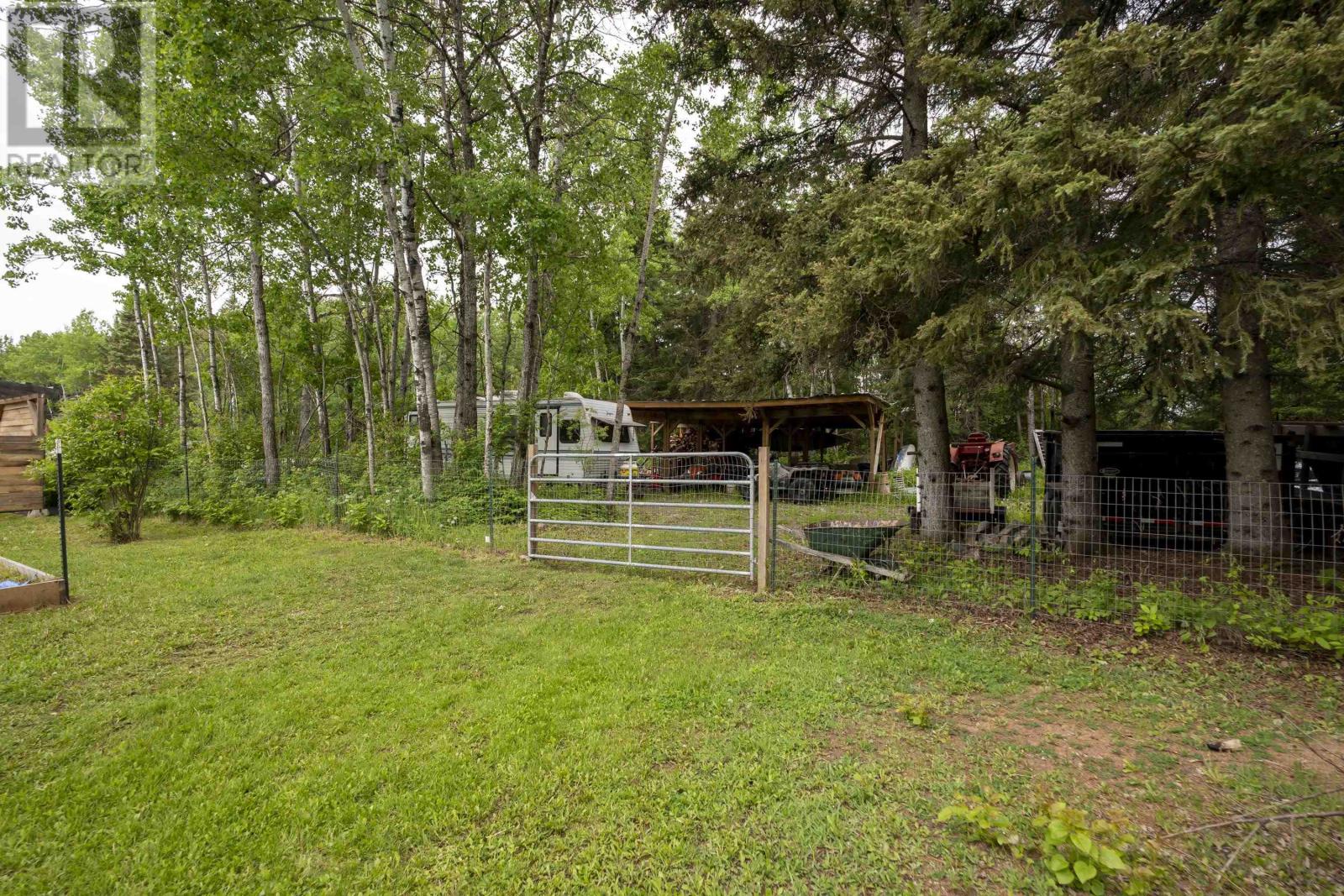 6 Hume Rd W - 8