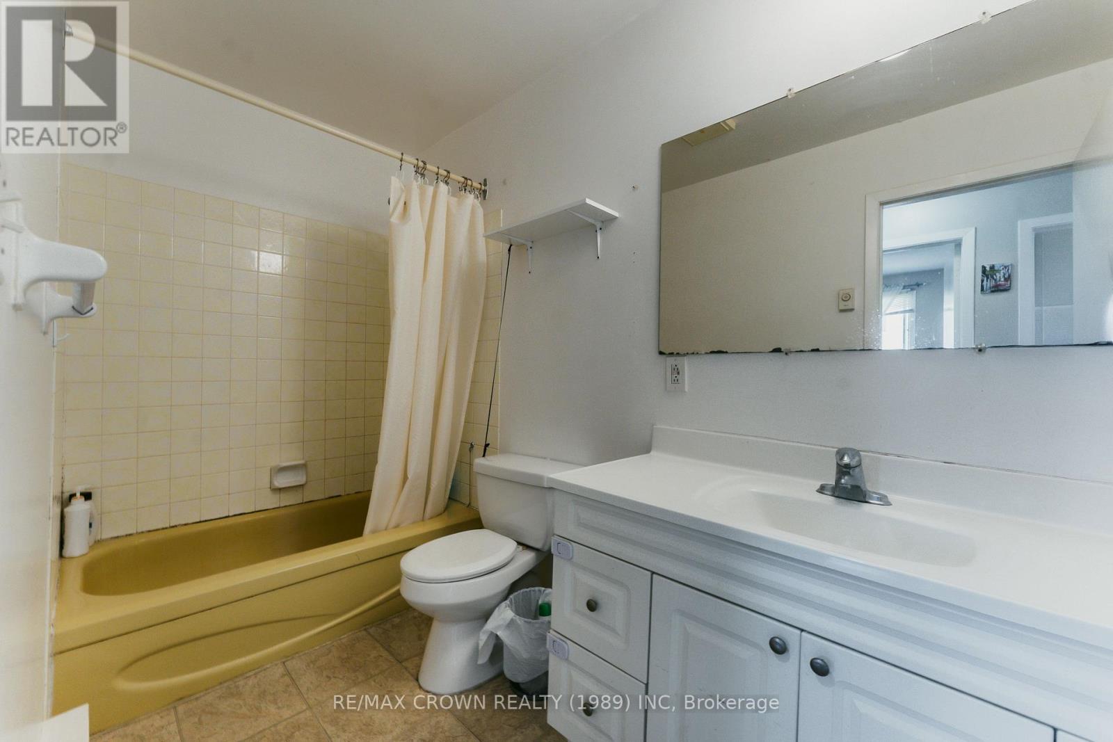 307 MCKENZIE AVENUE - 25