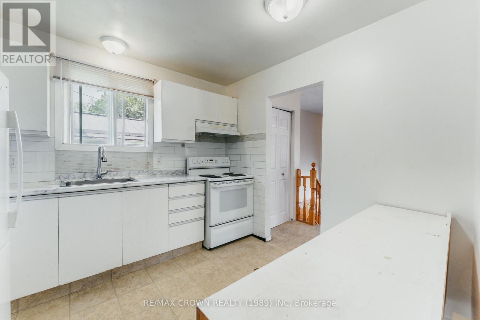 307 MCKENZIE AVENUE - 11