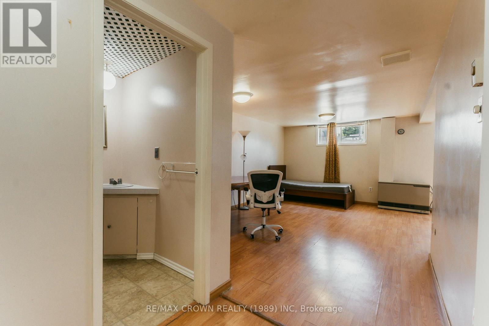 307 MCKENZIE AVENUE - 28