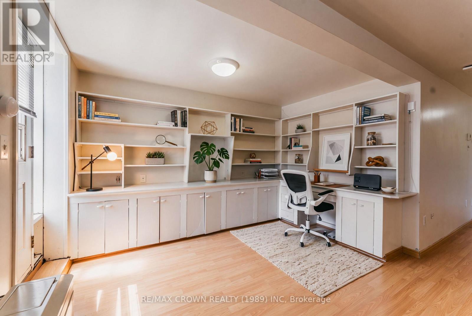 307 MCKENZIE AVENUE - 33