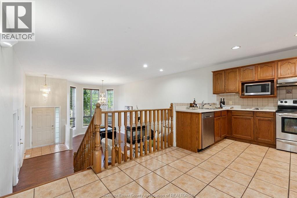 1544 IMPERIAL CRESCENT - 9