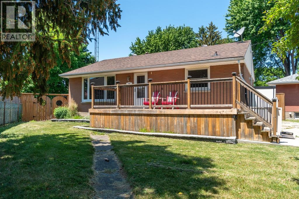 18 TWEEDSMUIR AVENUE - 1