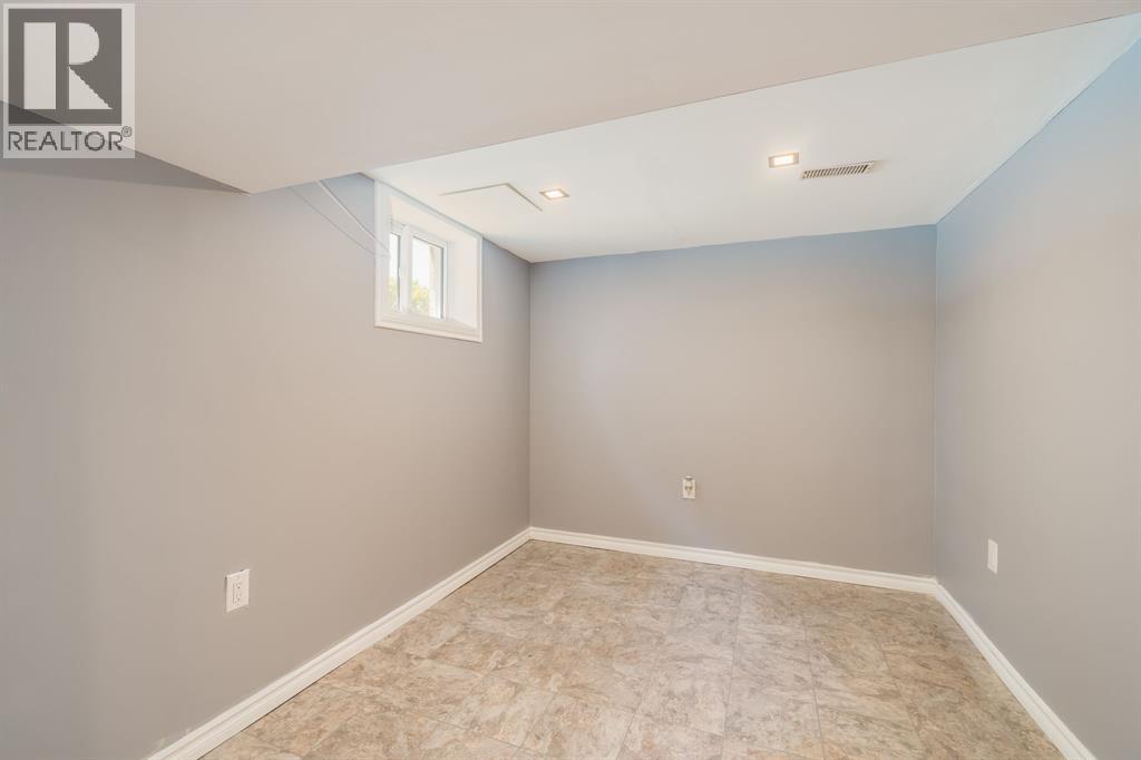 18 TWEEDSMUIR AVENUE - 12