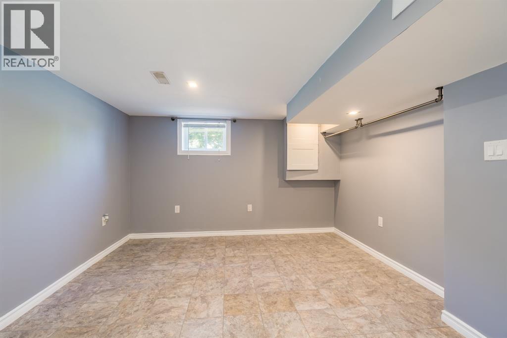 18 TWEEDSMUIR AVENUE - 13