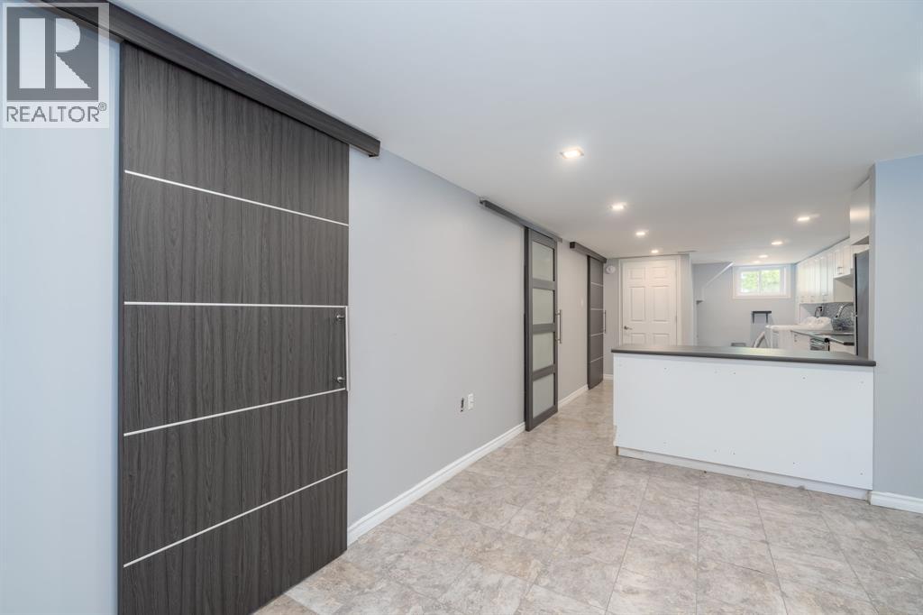 18 TWEEDSMUIR AVENUE - 17