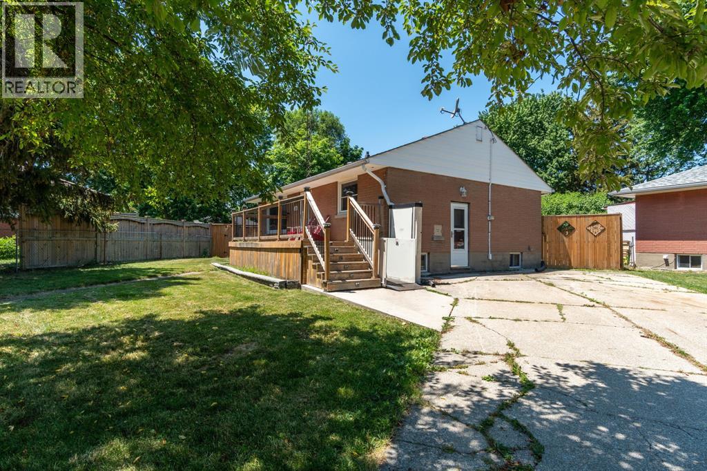 18 TWEEDSMUIR AVENUE - 25