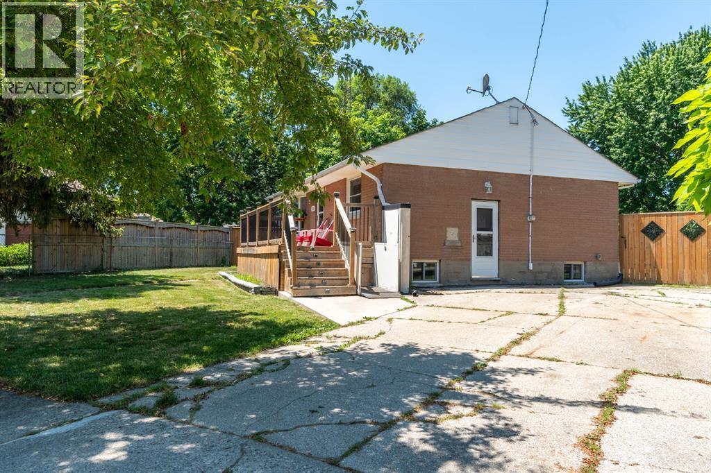 18 TWEEDSMUIR AVENUE - 26
