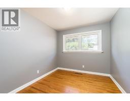 Kitchen - 18 Tweedsmuir Avenue, Sarnia, ON N7S2R8 Photo 9