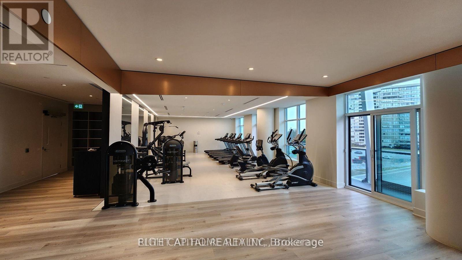 #428 50 UPPER MALL WAY - 12