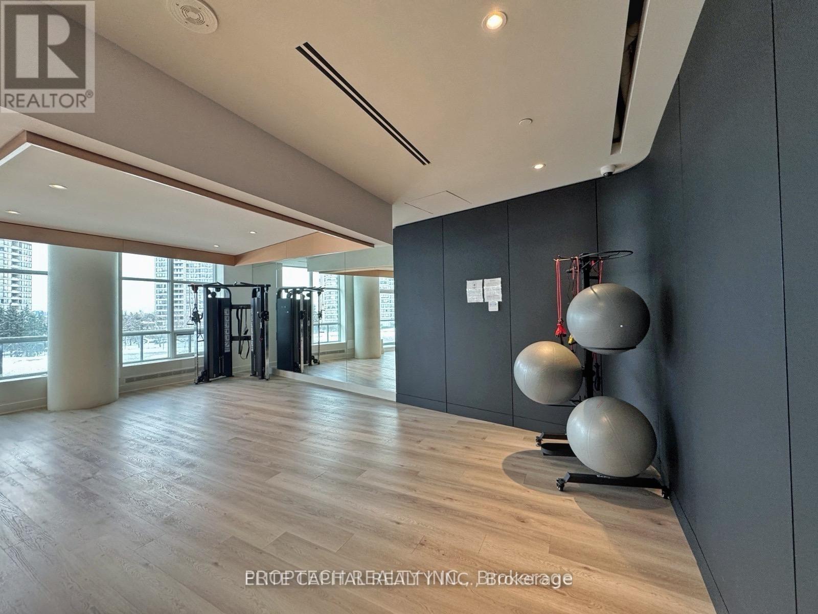 #428 50 UPPER MALL WAY - 15