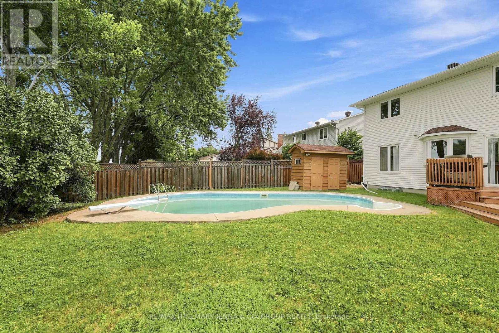 43 ELKE DRIVE - 37