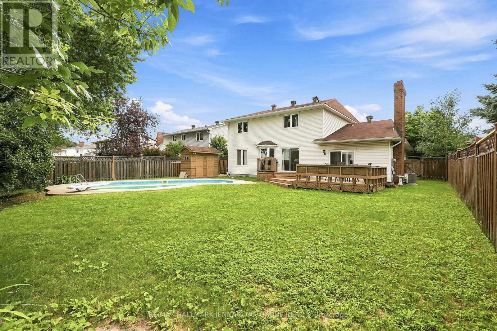 43 ELKE DRIVE - 39