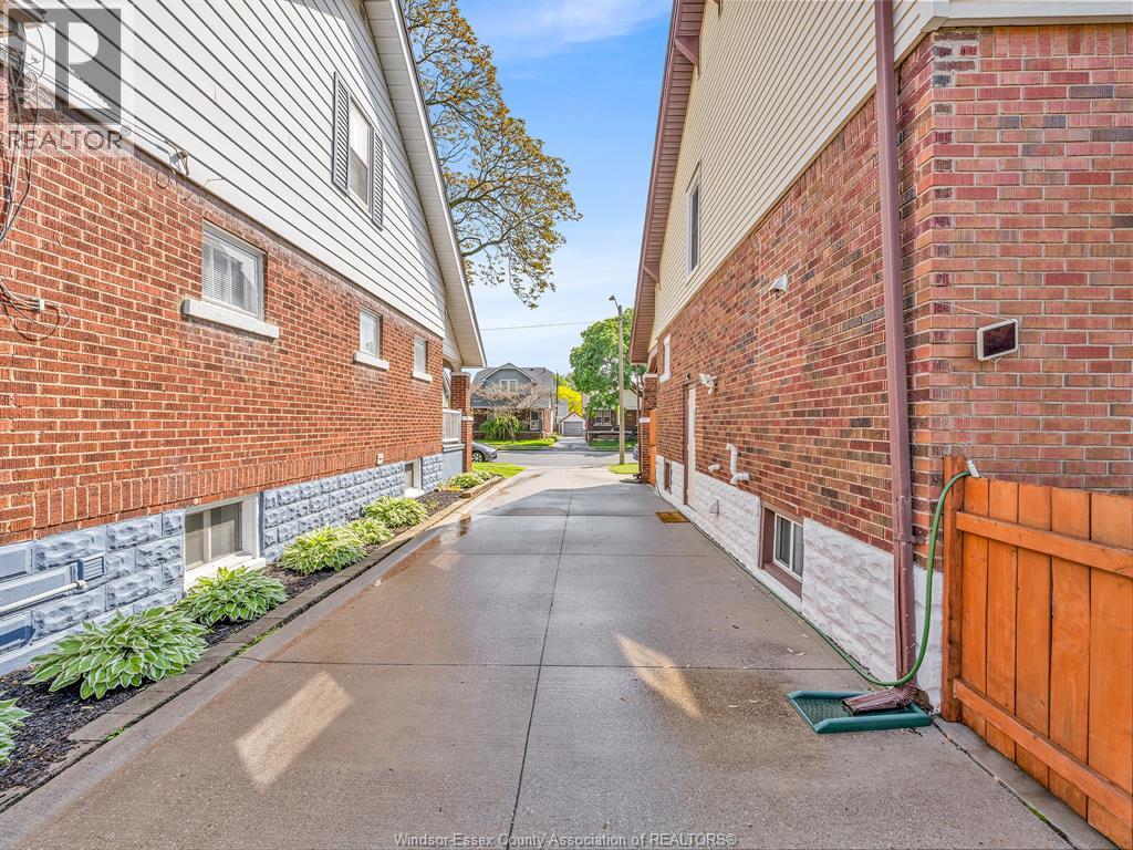 1863 PILLETTE ROAD - 36