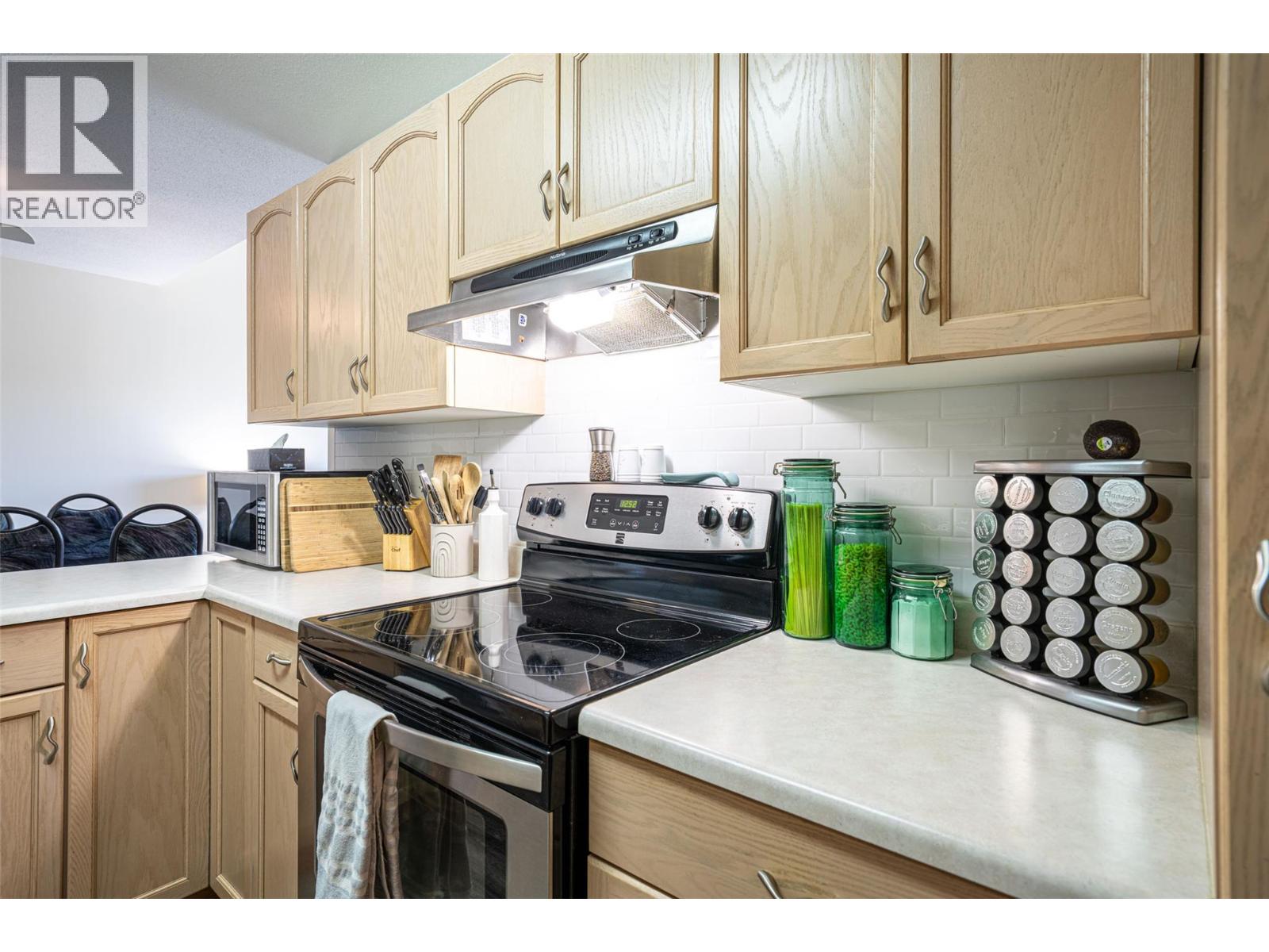 #407 3160 Casorso Road - 12
