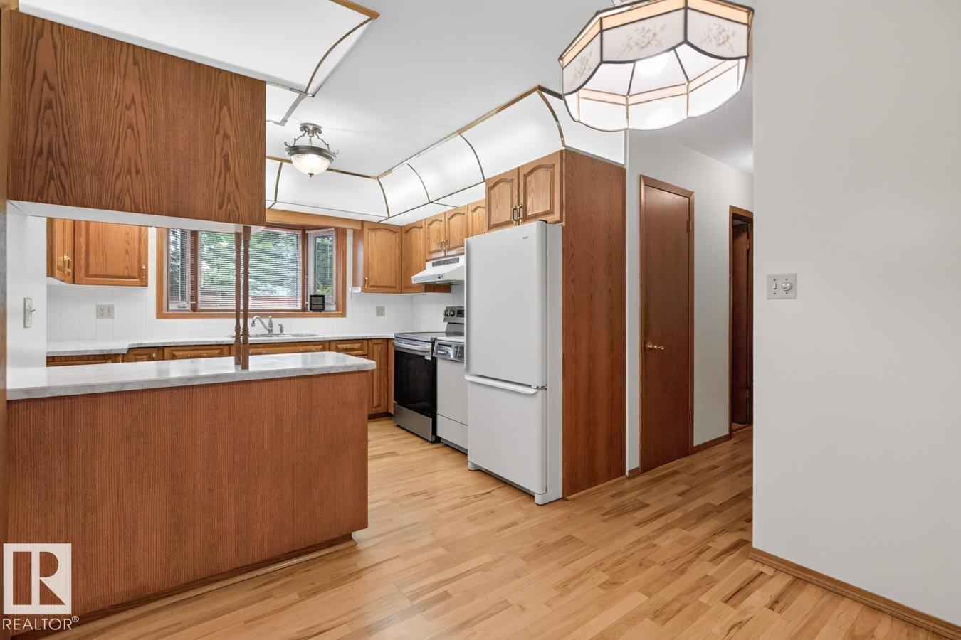 6 MERRYVALE CR - 16