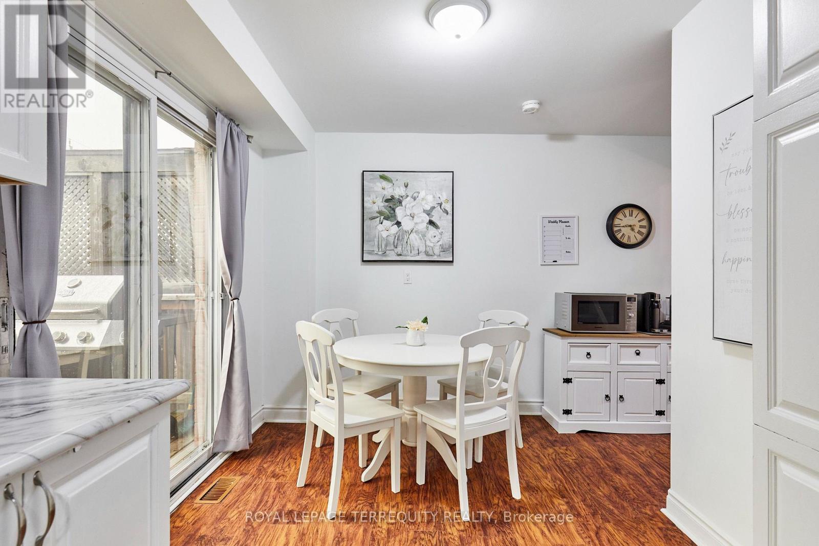 26 FIELD CRESCENT - Image 12