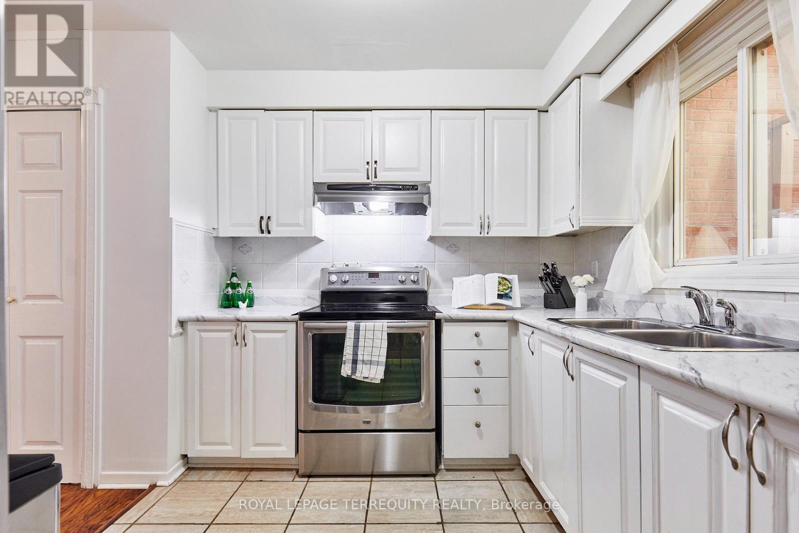 26 FIELD CRESCENT - Image 14