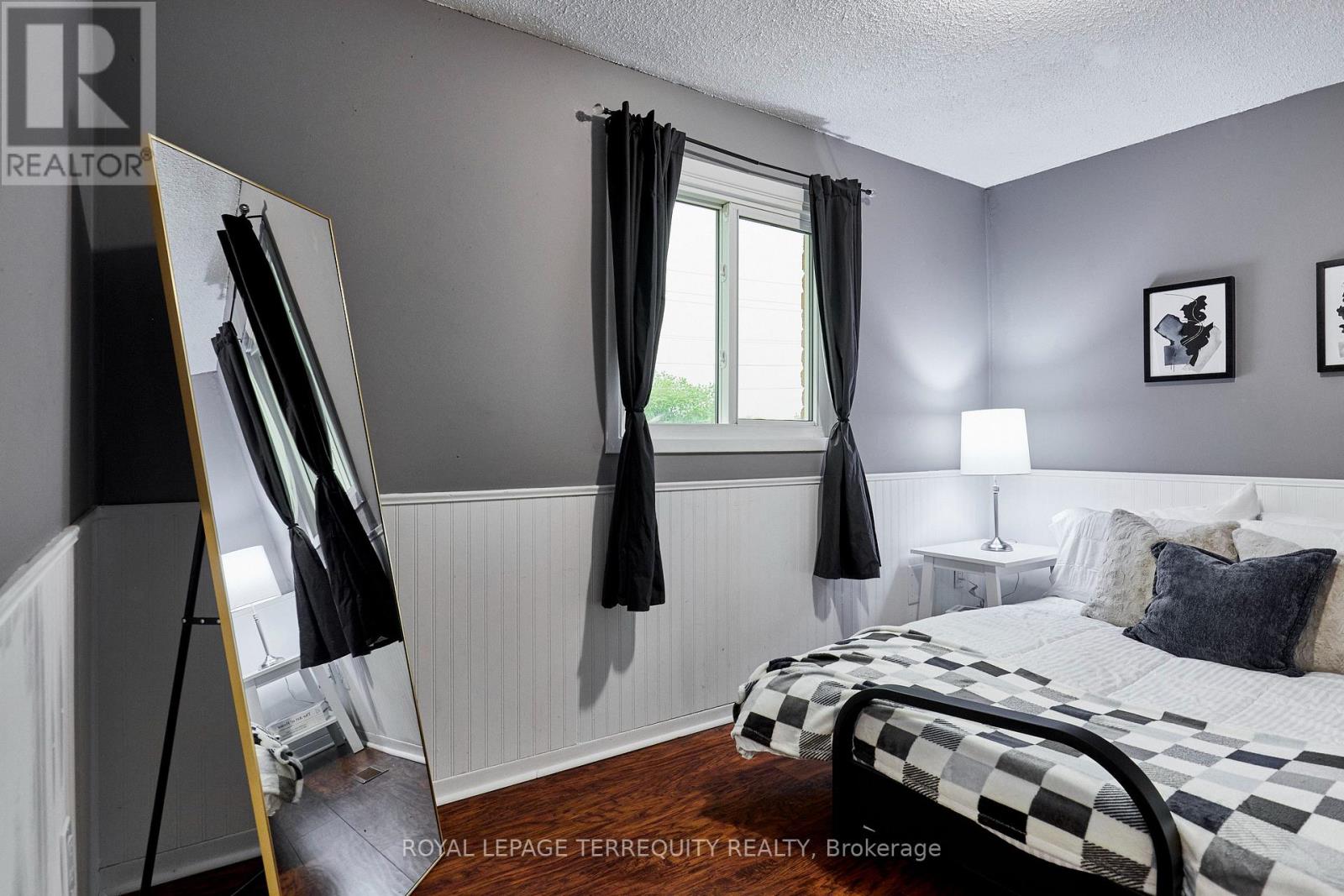 26 FIELD CRESCENT - Image 18