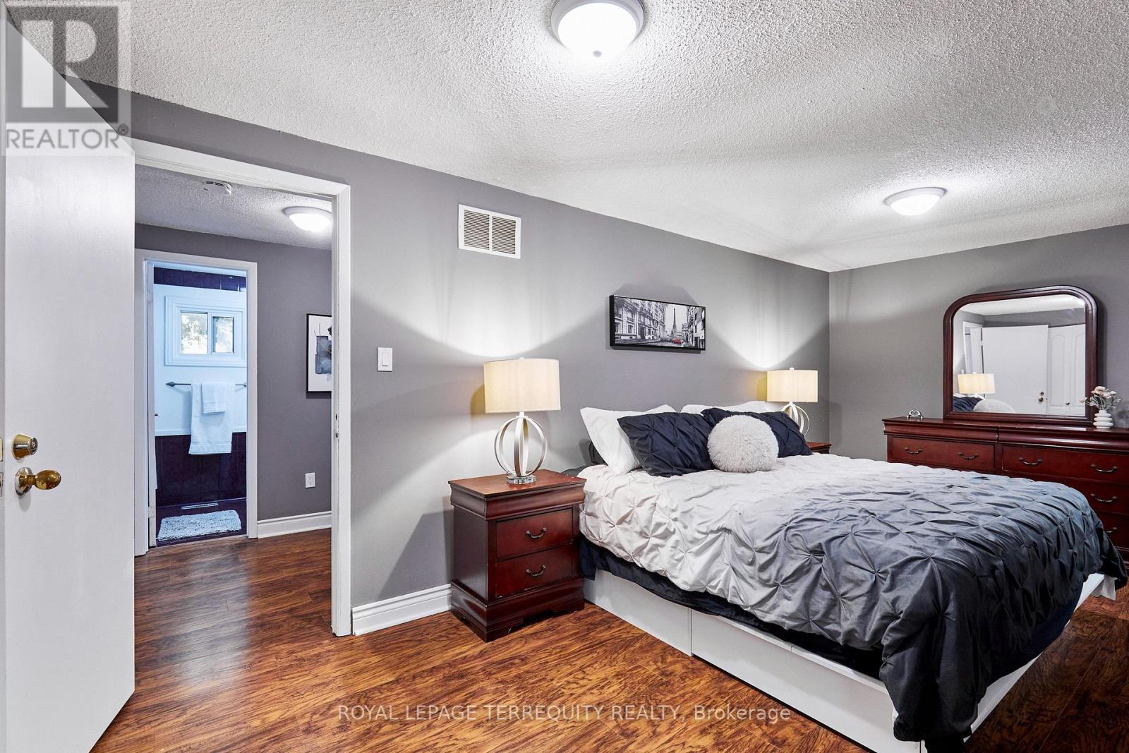 26 FIELD CRESCENT - Image 20