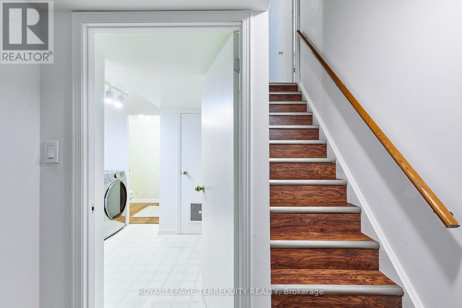 26 FIELD CRESCENT - Image 24