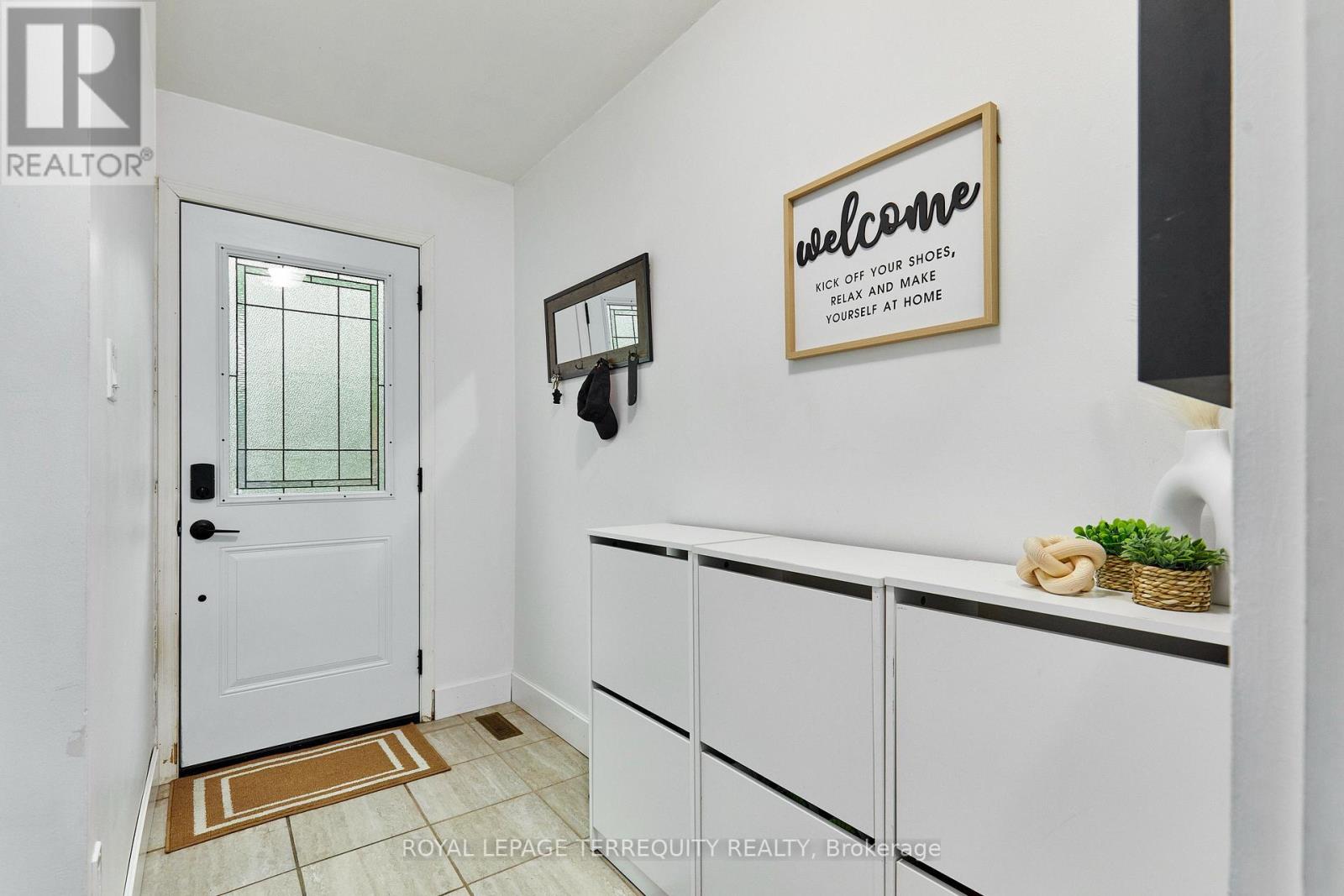 26 FIELD CRESCENT - Image 7