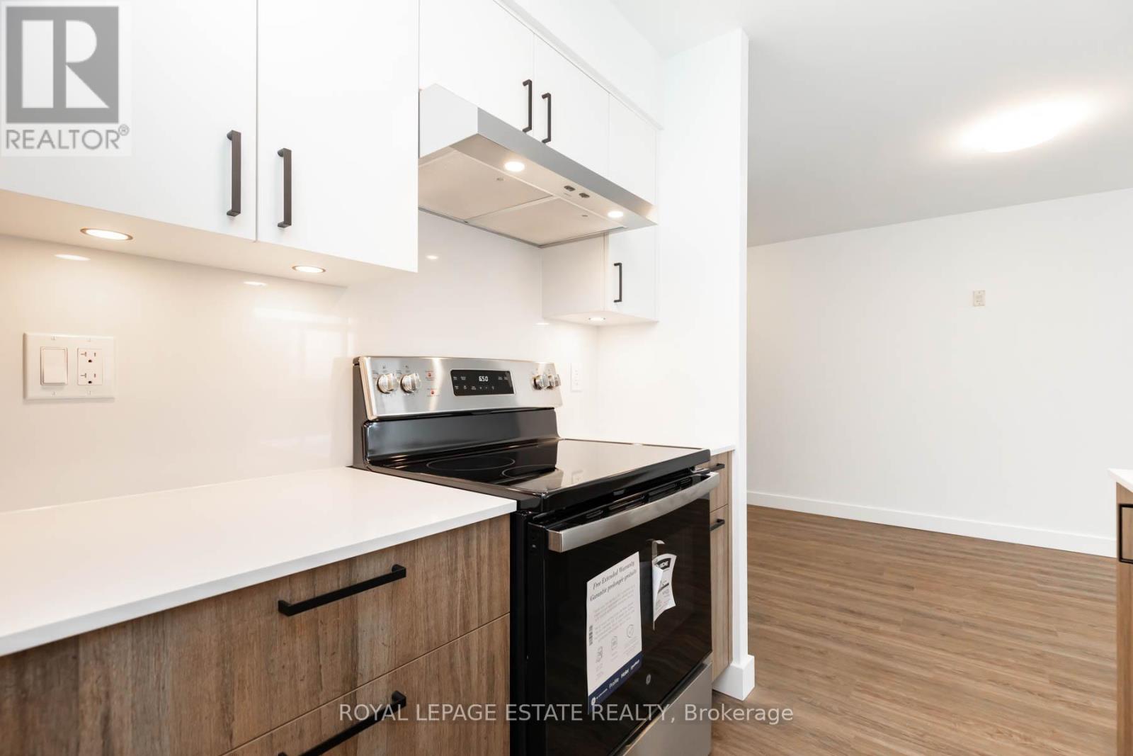 #822 3650 KINGSTON ROAD - 11