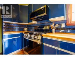 Kitchen - 2075 Thompson Avenue, Rossland, BC V0G1Y0 Photo 17