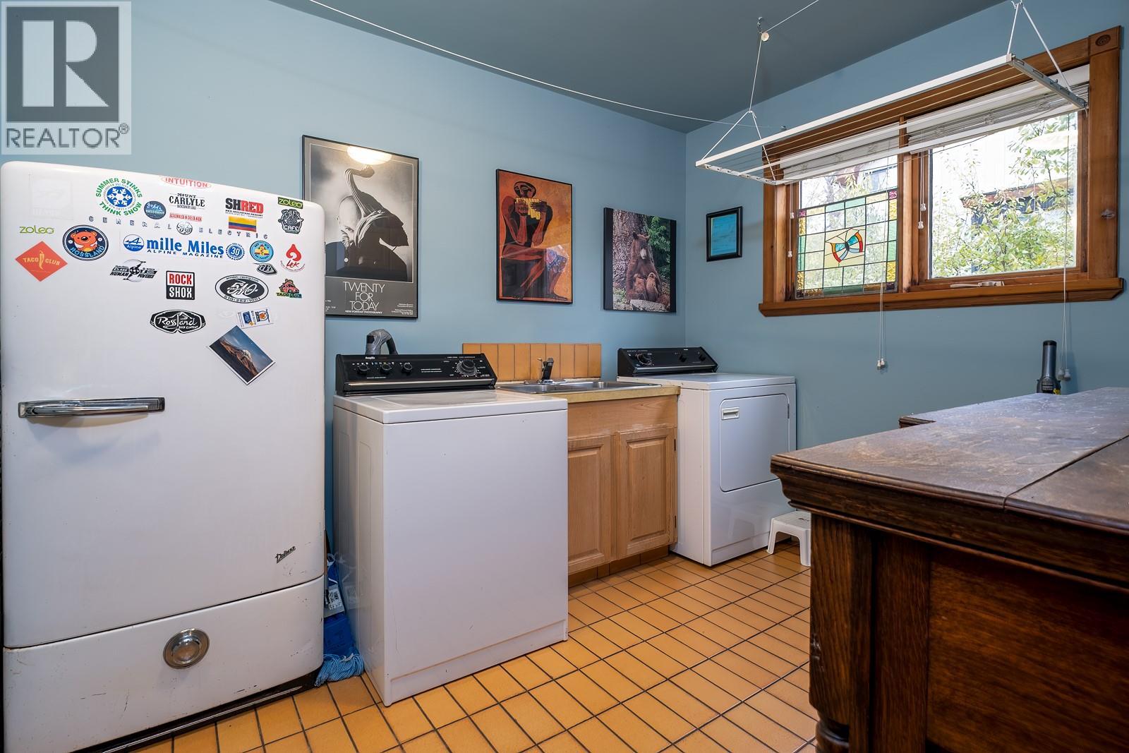 2075 Thompson Avenue - 19