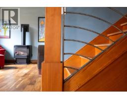 Full bathroom - 2075 Thompson Avenue, Rossland, BC V0G1Y0 Photo 15