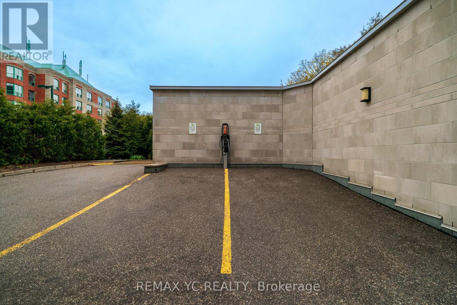 #102 7768 KENNEDY ROAD - 37