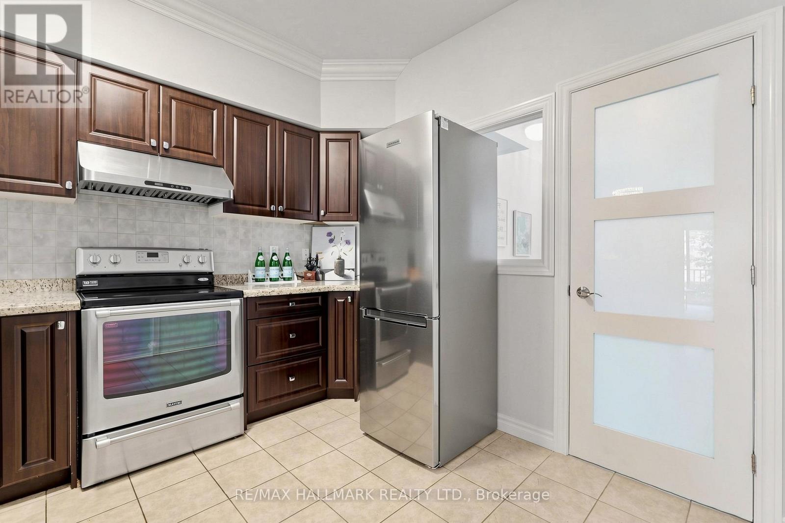 #222 23 OBSERVATORY LANE - 11