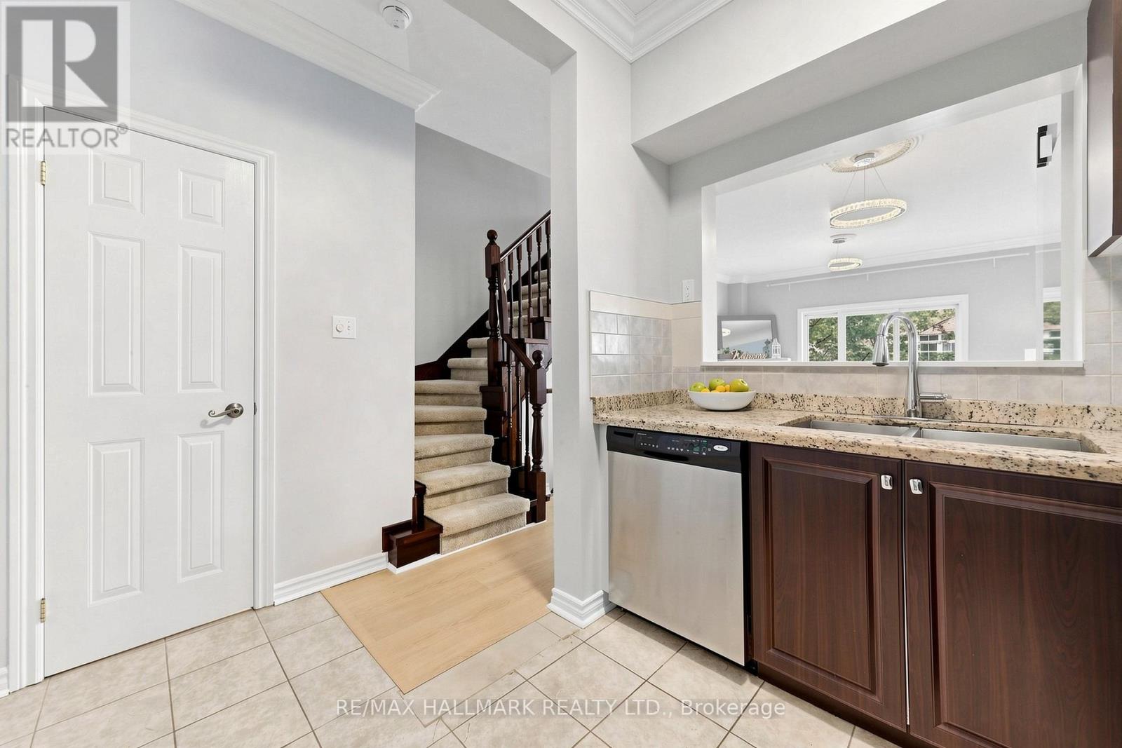 #222 23 OBSERVATORY LANE - 14