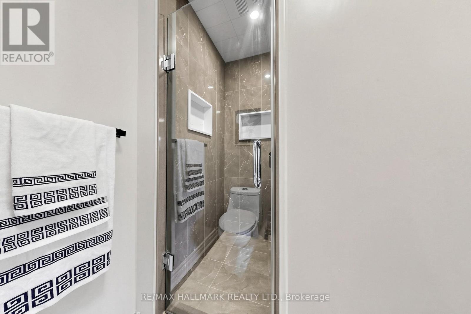 #222 23 OBSERVATORY LANE - 29