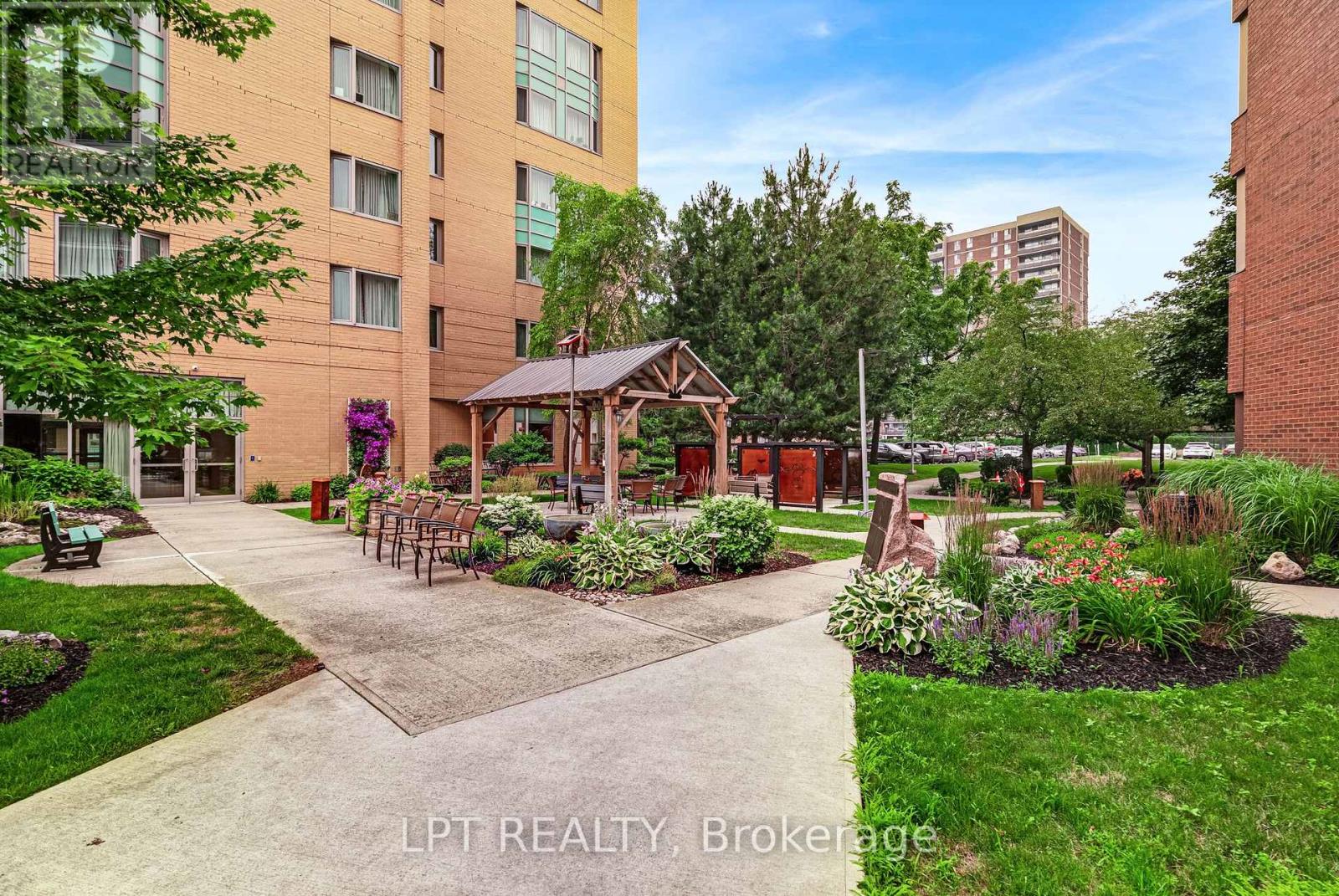 #216 115 BONIS AVENUE - 35